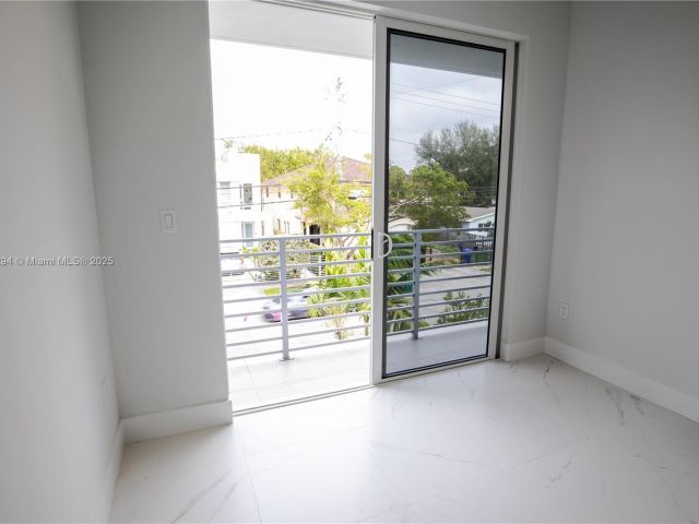 Продажа дома по адресу 3374 Day ave A - фото 6168973