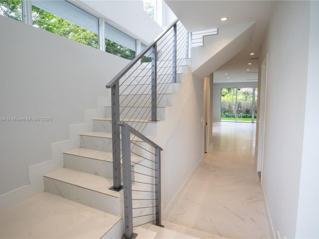 Продажа дома по адресу 3374 Day ave A - фото 6168974