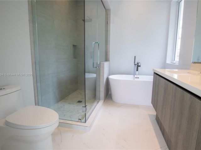 Продажа дома по адресу 3374 Day ave A - фото 6168975