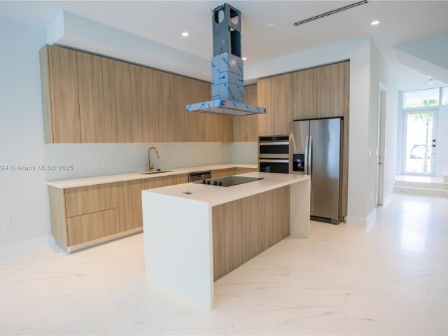 Продажа дома по адресу 3374 Day ave A - фото 6168977