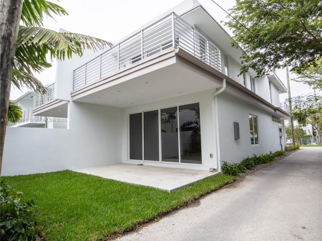 Продажа дома по адресу 3374 Day ave A - фото 6168978