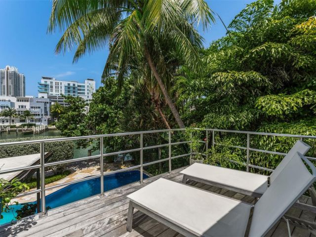 Продажа дома по адресу 6165 Pine Tree Dr - фото 6155068