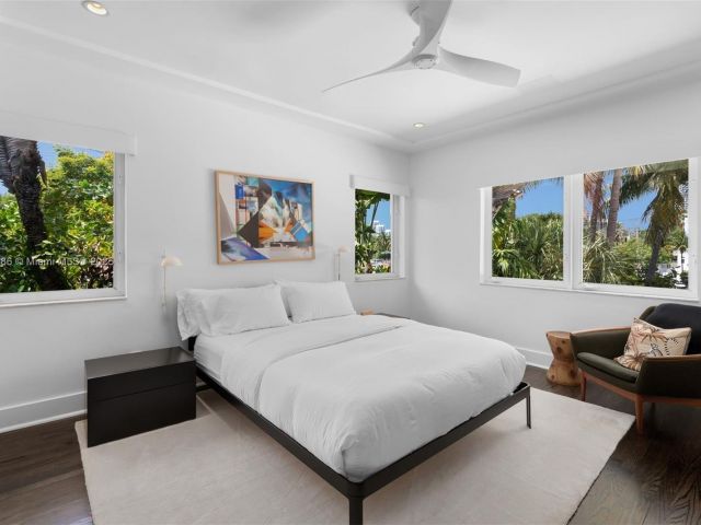 Продажа дома по адресу 6165 Pine Tree Dr - фото 6155069