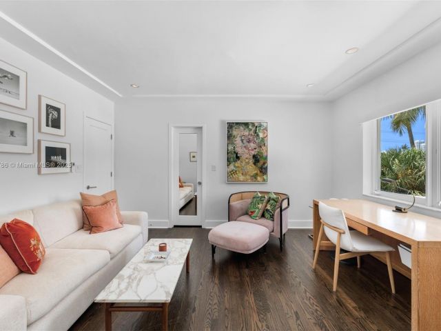 Продажа дома по адресу 6165 Pine Tree Dr - фото 6155070