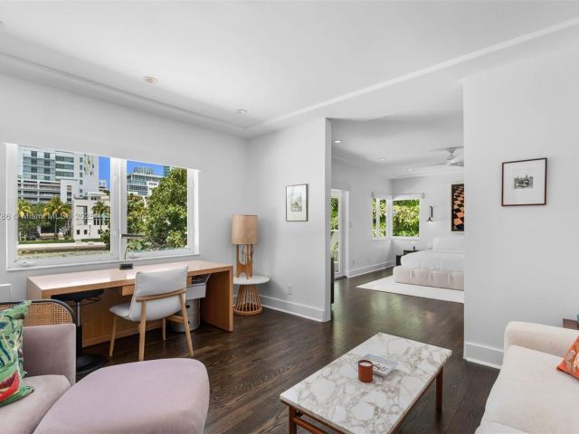 Продажа дома по адресу 6165 Pine Tree Dr - фото 6155071