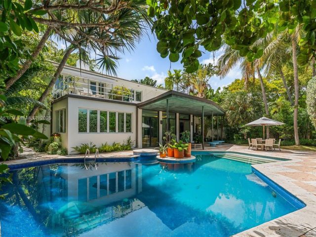 Продажа дома по адресу 6165 Pine Tree Dr - фото 6155083