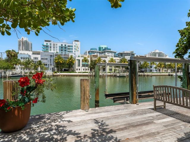 Продажа дома по адресу 6165 Pine Tree Dr - фото 6155085