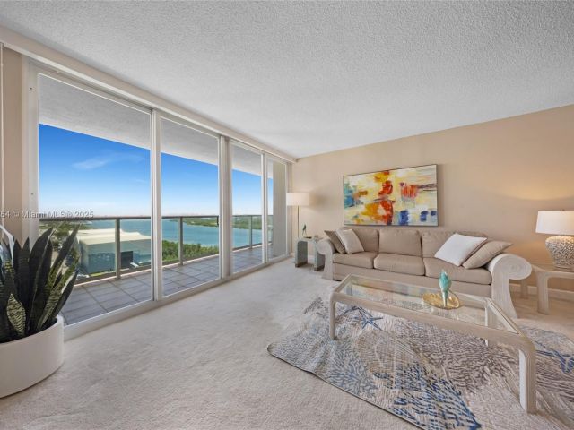 Продажа квартиры #1922 - фото 6211086