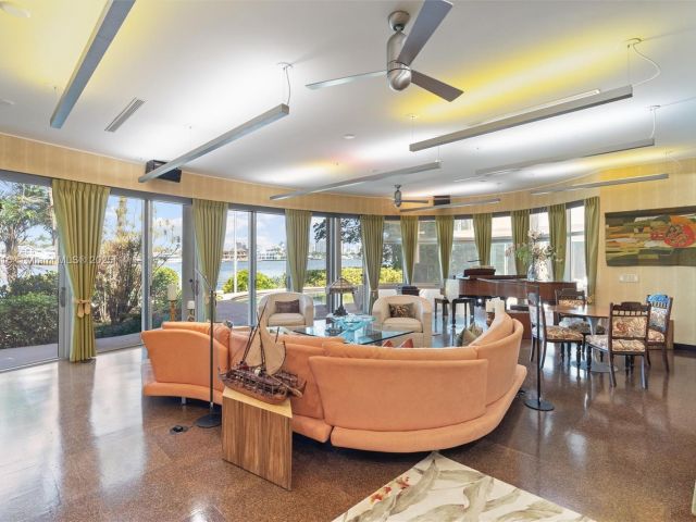 Продажа дома по адресу 2500 Mercedes Dr - фото 6159698