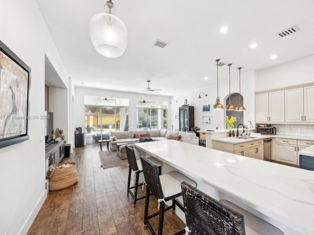 Продажа дома по адресу 4864 Tropicana Ave - фото 6153820