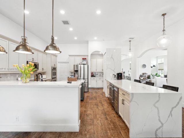 Продажа дома по адресу 4864 Tropicana Ave - фото 6153821