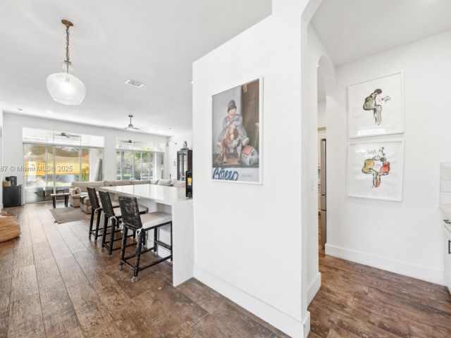 Продажа дома по адресу 4864 Tropicana Ave - фото 6153822