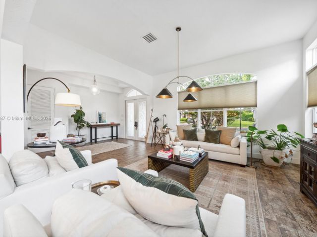 Продажа дома по адресу 4864 Tropicana Ave - фото 6153825