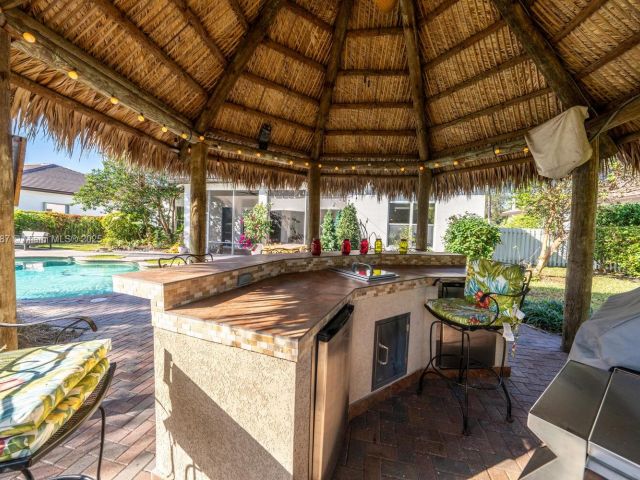 Продажа дома по адресу 4864 Tropicana Ave - фото 6153832