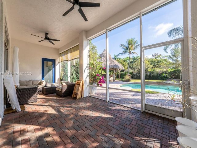 Продажа дома по адресу 4864 Tropicana Ave - фото 6153834