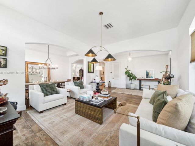 Продажа дома по адресу 4864 Tropicana Ave - фото 6153837