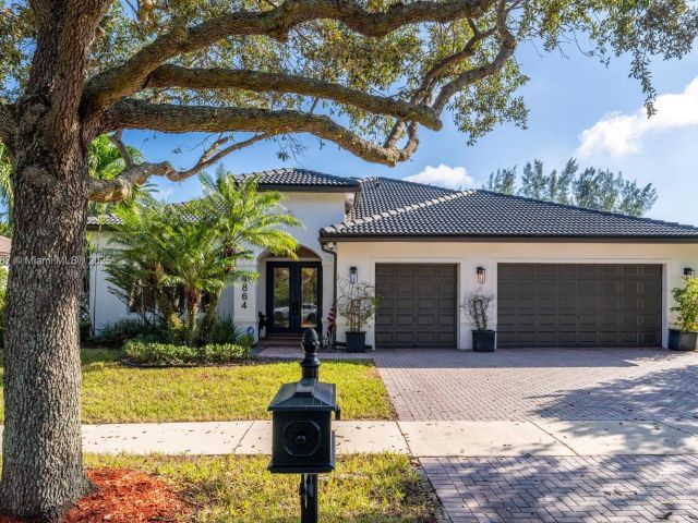 Продажа дома по адресу 4864 Tropicana Ave - фото 6153839