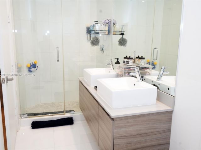 Продажа дома по адресу 2836 W Trade Ave 2836 - фото 6155326