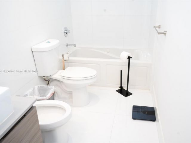 Продажа дома по адресу 2836 W Trade Ave 2836 - фото 6155327