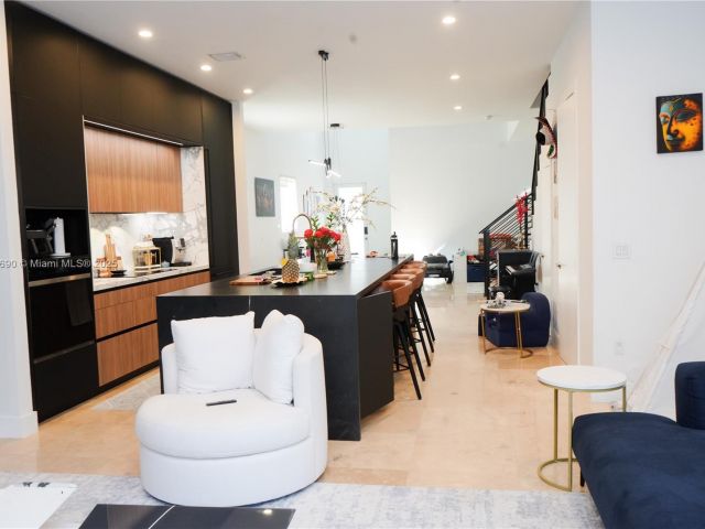 Продажа дома по адресу 2836 W Trade Ave 2836 - фото 6155334