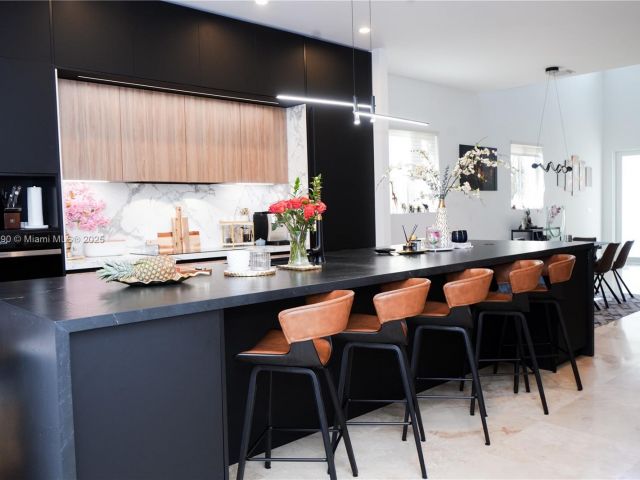 Продажа дома по адресу 2836 W Trade Ave 2836 - фото 6155336