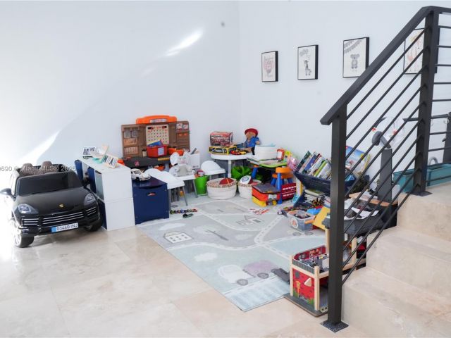 Продажа дома по адресу 2836 W Trade Ave 2836 - фото 6155338