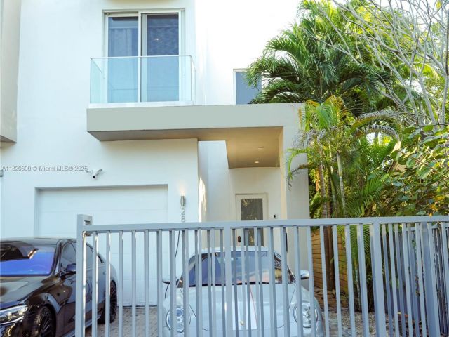 Продажа дома по адресу 2836 W Trade Ave 2836 - фото 6155340