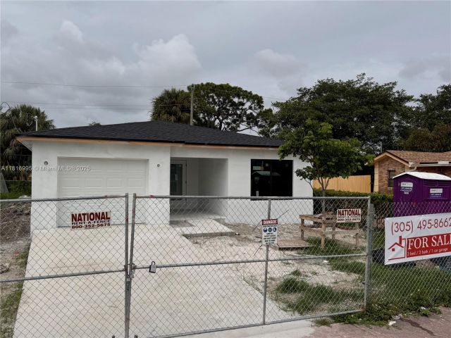 Продажа дома по адресу 2430 NW 22nd Rd - фото 6156307