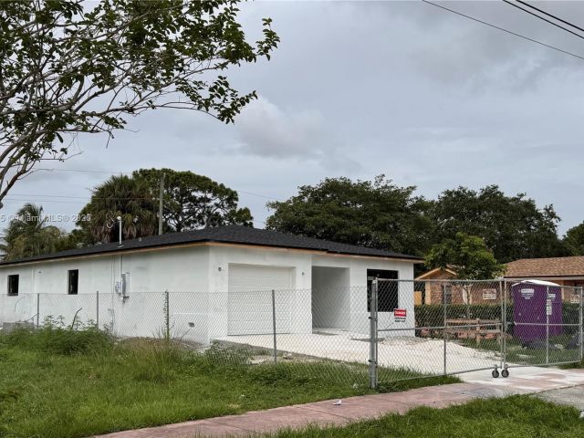 Продажа дома по адресу 2430 NW 22nd Rd - фото 6156308