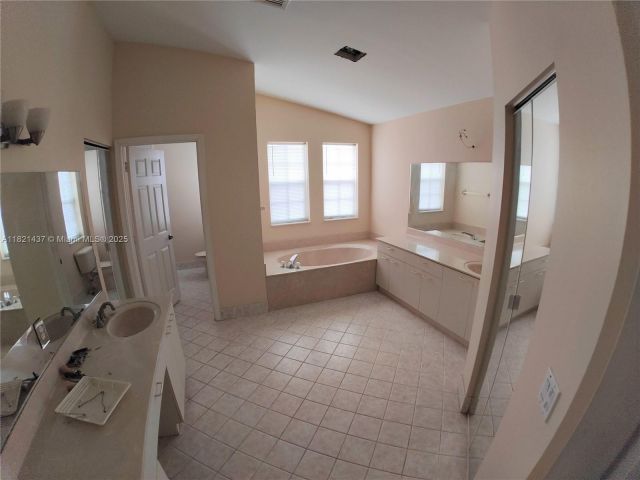 Продажа дома по адресу 15651 NW 14th Ct - фото 6156030