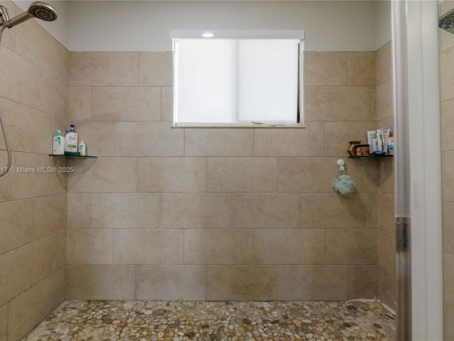 Дом в аренду по адресу 4714 NW 84th Ct 4714 - фото 6155890