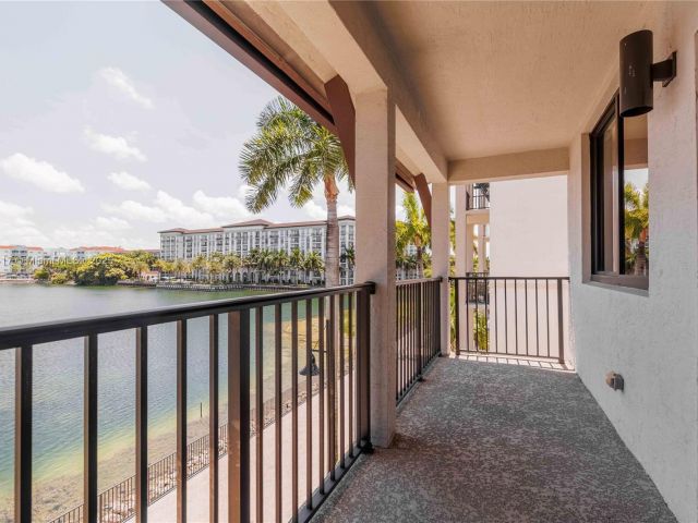 Дом в аренду по адресу 4714 NW 84th Ct 4714 - фото 6155897