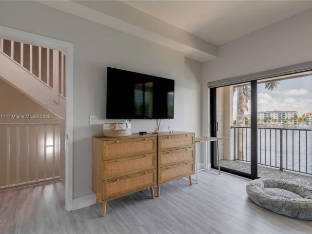 Дом в аренду по адресу 4714 NW 84th Ct 4714 - фото 6155898