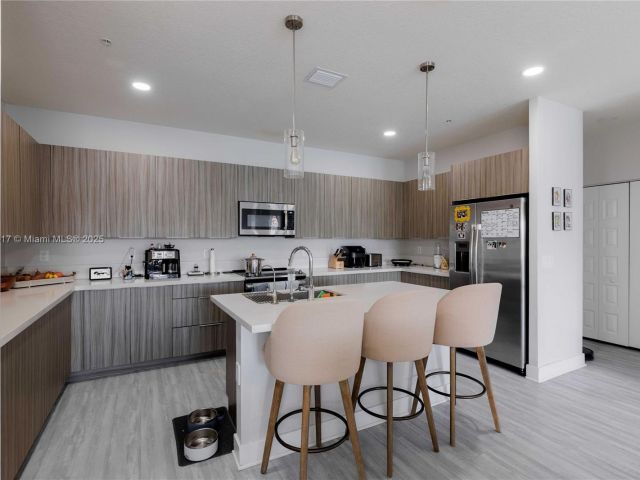 Дом в аренду по адресу 4714 NW 84th Ct 4714 - фото 6155900