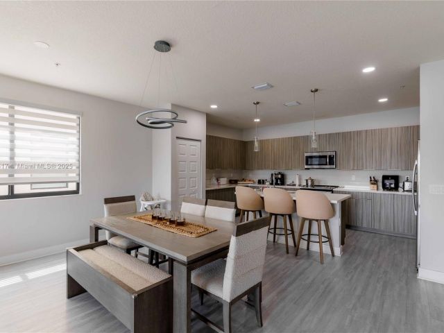 Дом в аренду по адресу 4714 NW 84th Ct 4714 - фото 6155903