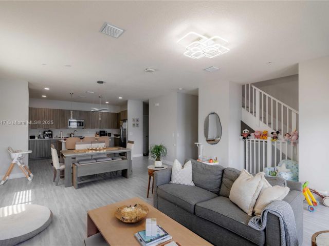 Дом в аренду по адресу 4714 NW 84th Ct 4714 - фото 6155907