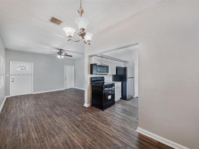 Продажа дома по адресу 6428 Plunkett St - фото 6171426