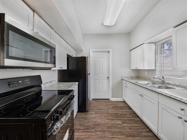 Продажа дома по адресу 6428 Plunkett St - фото 6171427