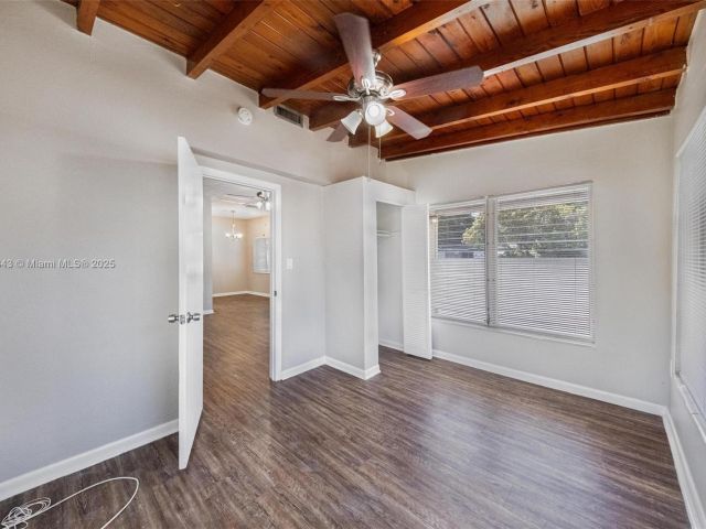 Продажа дома по адресу 6428 Plunkett St - фото 6171430