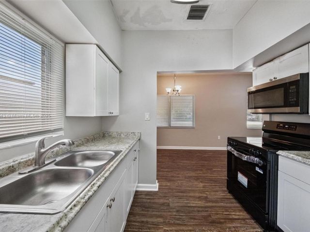 Продажа дома по адресу 6428 Plunkett St - фото 6171431