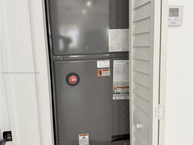 Продажа дома по адресу 240 SW 55th Ave - фото 6160099