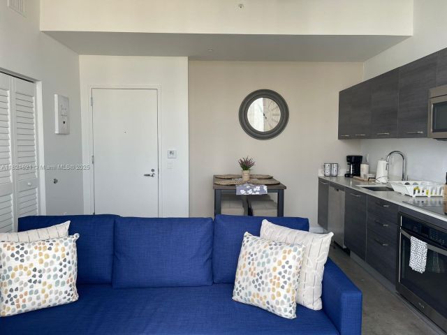 Продажа квартиры #2406 - фото 6157315