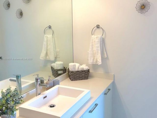 Продажа квартиры #2406 - фото 6157318