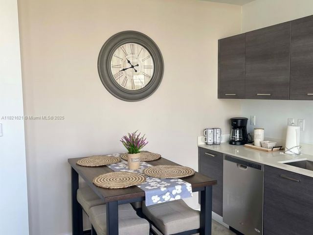 Продажа квартиры #2406 - фото 6157325