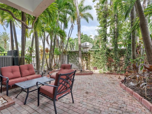 Продажа дома по адресу 1382 Harbor Vw W - фото 6156341