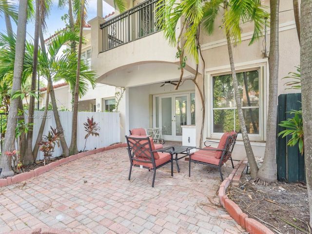 Продажа дома по адресу 1382 Harbor Vw W - фото 6156342