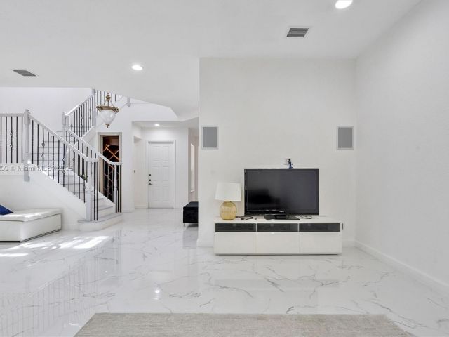 Продажа дома по адресу 1382 Harbor Vw W - фото 6156347