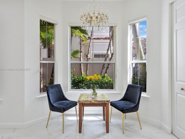 Продажа дома по адресу 1382 Harbor Vw W - фото 6156350