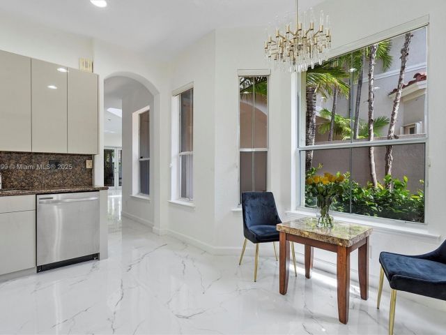 Продажа дома по адресу 1382 Harbor Vw W - фото 6156352