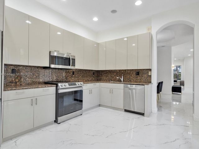 Продажа дома по адресу 1382 Harbor Vw W - фото 6156353